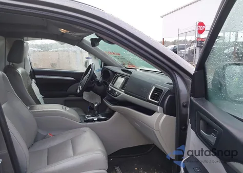 2018 Toyota Highlander Xle z USA, uszkodzony, nr VIN 5TDKZRFH7JS542632